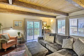 Creekside Cabin Retreat with Private Hot Tub - Innvendig