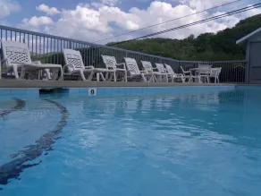 Four Seasons Inn - Pool