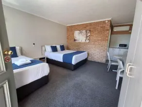 Blue Diamond Motor Inn - Room