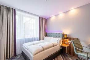 Premier Inn Hamburg City Alster - Room