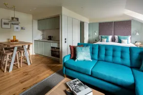 Abbey Strand Apartments, at Holyrood - Chambre