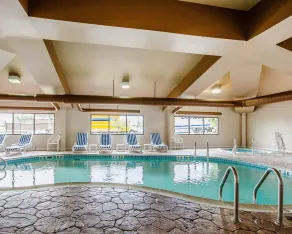 Comfort Suites Louisville East - Piscine
