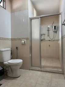 Cozy Johor Bahru Home with Family Room and unblock balcony View - Badeværelse