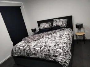 Modern and cosey 4 bedroom house walk to beach - Room