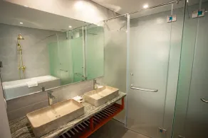 Wyndham Grand Vedana Ninh Binh Resort - Badeværelse