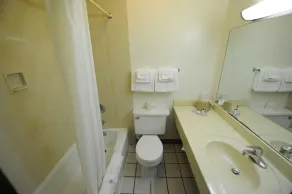 Heritage Inn Mansfield - Bathroom