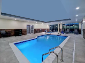 Fairfield by Marriott Inn & Suites Omaha at MH Landing - Piscine