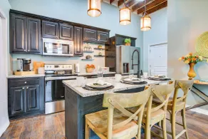 Dtwn Loft in the Heart of Monett: Pets Welcome! - Interiør