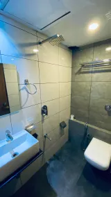 Palm Breeze Hotel - Colaba - Bathroom