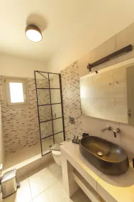 Agia Marina Caldera suites - Bathroom