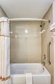Americas Hotel - El Paso Airport / Medical Center - Bathroom