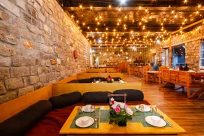 Winterfell The Stay, Unique River Front Resort - Restaurant
