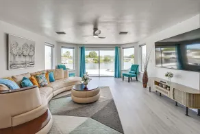 Sunset Views & Hot Tub: Lakefront Holiday Retreat! - Interiör