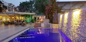 Tonoz Beach Hotel - Piscina