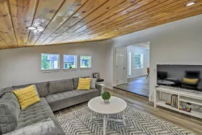 Quaint Lake Cushman Cottage w/ Private Access! - Interiør