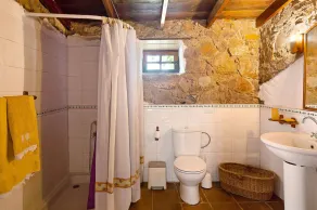 Villa „Casa Rural Pepita la de las Flores“ mit Pool, Terrasse und WLAN - Badezimmer