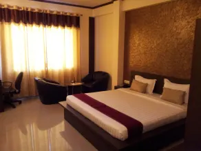 Hotel Savi Regency - Room