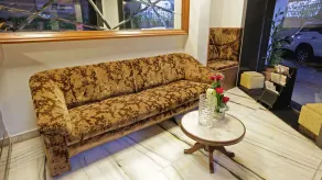 Hotel Metro Palace Bandra - Lobby sitting area
