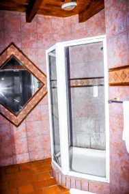 VIDO LODGE AND CONFERENCE CENTRE - Bathroom