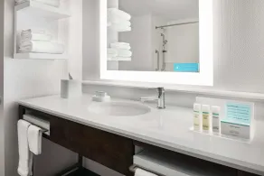 Hampton Inn Brooklyn Park - Salle de bain