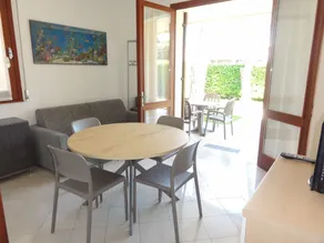 Apartamento vacacional con jardín y terraza - Comedor