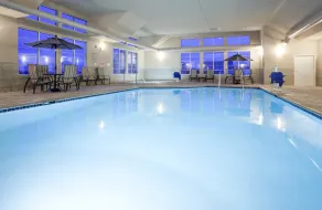 GrandStay Delano - Pool