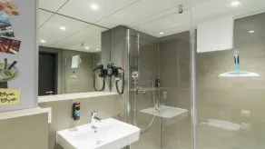 Holiday Inn - the niu, Cobbles Essen by IHG - Salle de bain