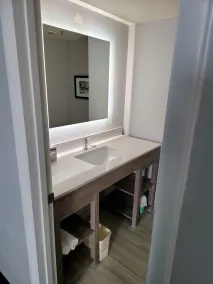 Comfort Inn & Suites Alexandria West - Salle de bain