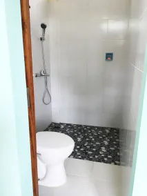 Repag Wayan Canggu Hostel - Bathroom