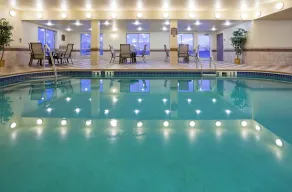 Holiday Inn Express Hotel & Suites Grand Forks by IHG - Piscina
