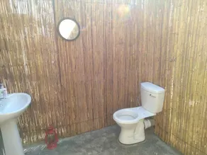 Pop Lamont Camp - Bathroom
