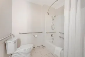 Comfort Suites Salem - Salle de bain