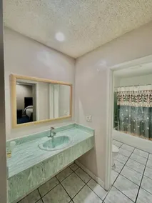 Tropic West Motel - Bathroom