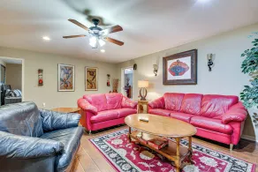 Pool Table & Patio: Cozy Lawrenceville Apt - Innvendig