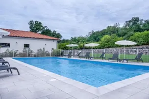 Brit Hotel Privilège Figeac - Piscina