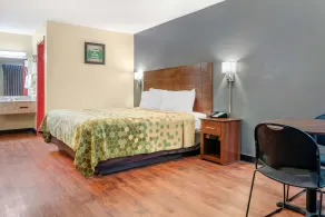Econo Lodge Inn & Suites Forest - Chambre