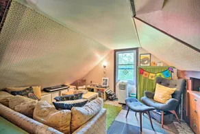 Vibrant Putney Cabin w/ Fire Pit: Hike & Ski! - Innenbereich