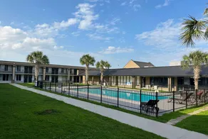 Days Inn & Suites by Wyndham Jennings - Piscina