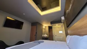 4Play Motel - Camera