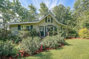 Pets Welcome! Lakefront Retreat w/ Dock in Newport - Innenbereich