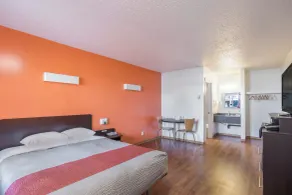 Motel Bo (Camrose) - Room