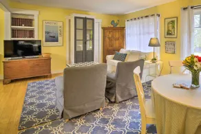 Bainbridge Island Abode < 1 Mi to Winslow! - Interior