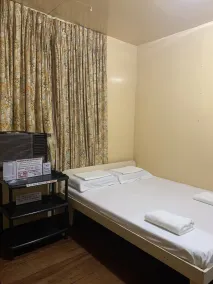 First Baby Bytes Guest House - Zimmer