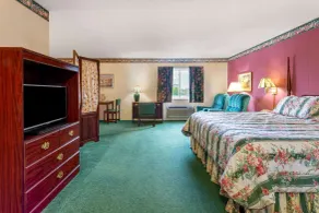 Super 8 by Wyndham Reedsburg - Room