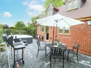 Globe Cottage - Balcony