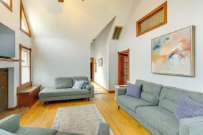 Century Old Farmhouse in Fulton: 6 Mi to Town! - Interiör