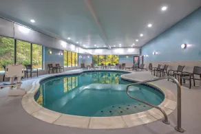 Holiday Inn Express & Suites Zanesville North by IHG - Piscina