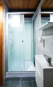 Mezzanine Hotel - Bathroom