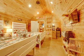 Near White River Fishing! Studio Cabin w/ Grill - Interiör