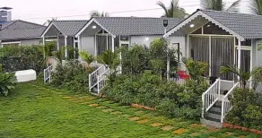 Luxury Cottage with Swimming pool Vatsalya Farmhouse - Außenbereich